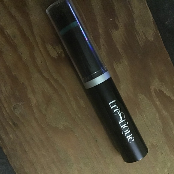 Trestique new mascara with built in lash curler - Picture 2 of 6